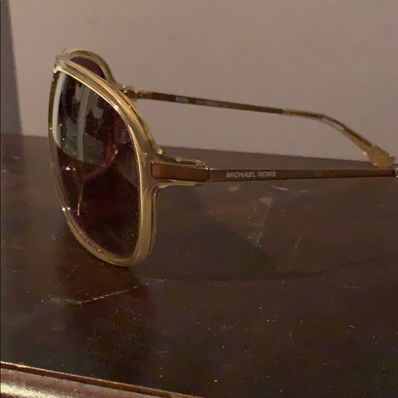 Awesome Micheal Kors sunglasses - Picture 3 of 4